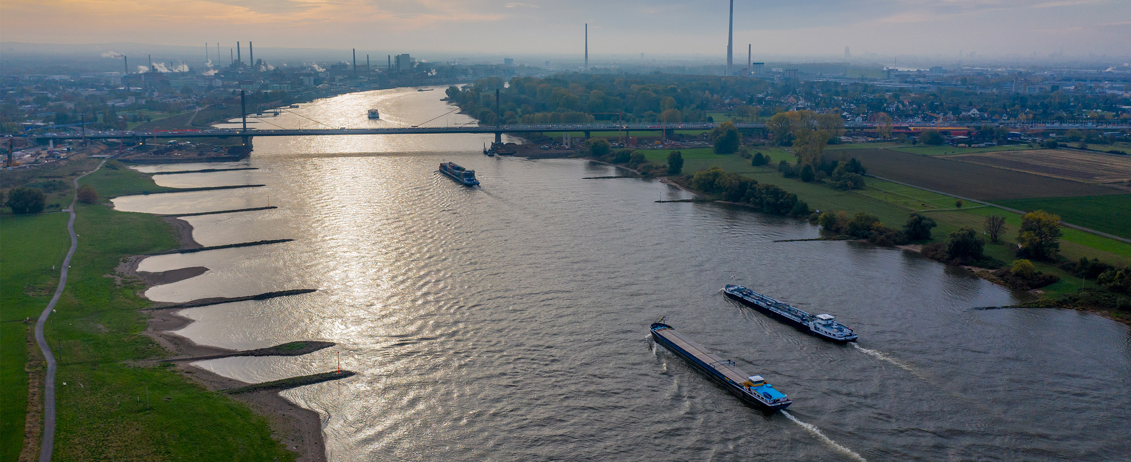 Binnenvaartschepen op de Rijn in 2030 op waterstof